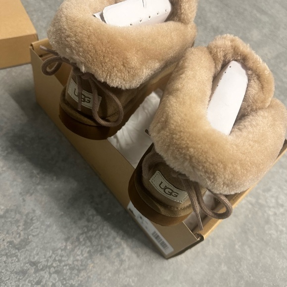 Moccasin UGG lace-ups - Picture 4 of 5